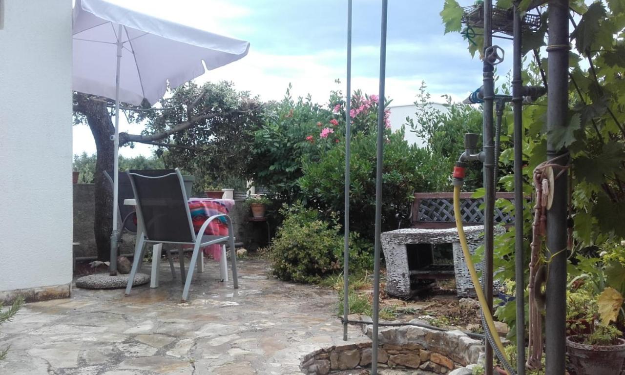 Apartmani Rosanda 2 Petrcane Exterior foto